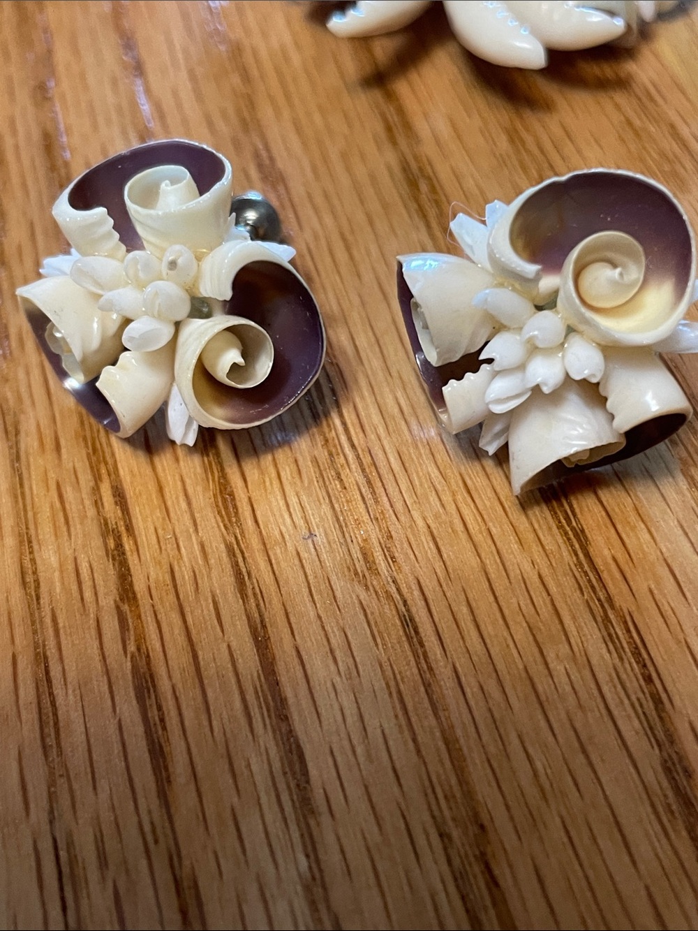 Vintage Floral Carved Shell Brooch and Screw-back Earrings Set - Picture 5 of 7